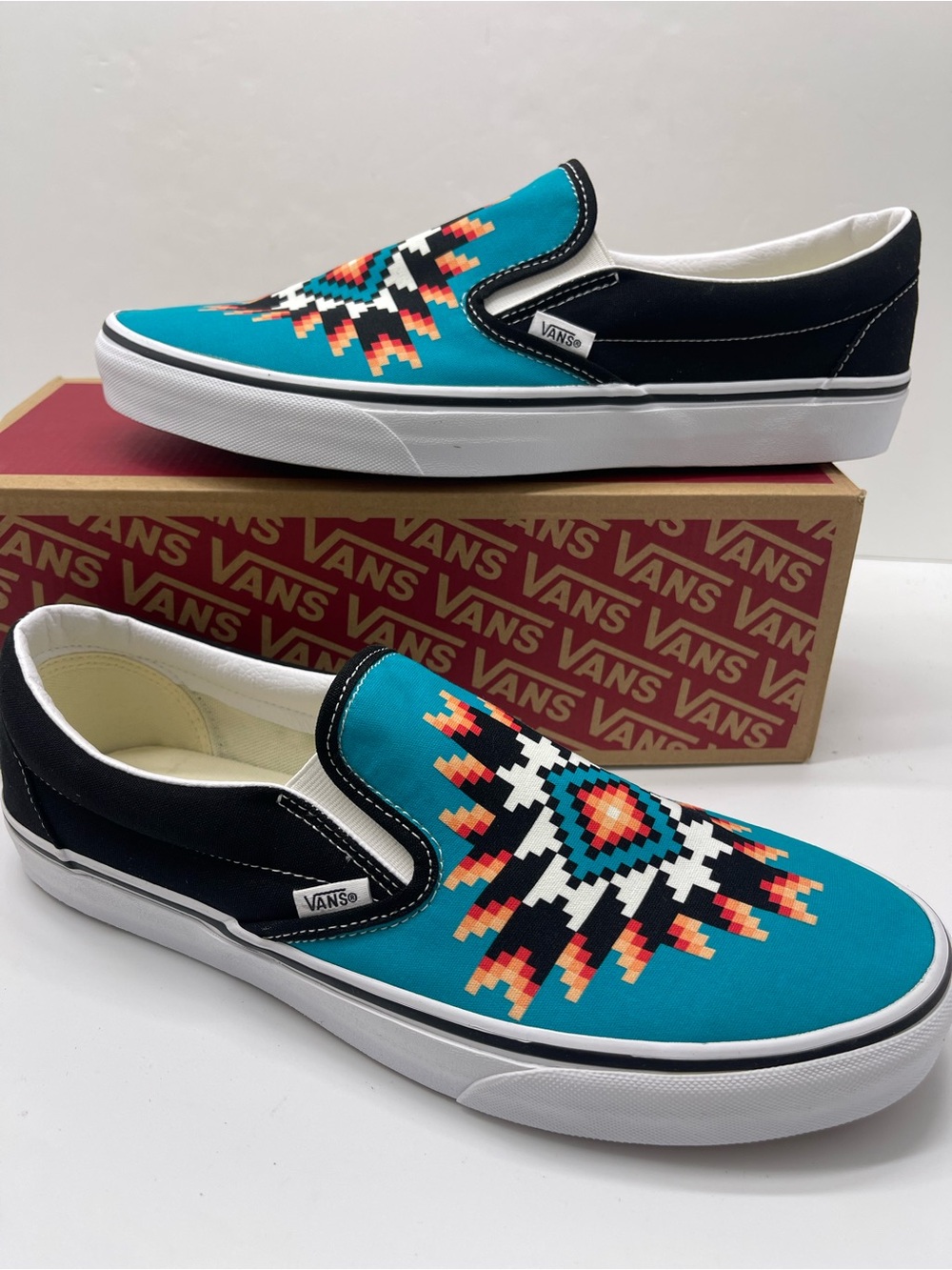 Vans Men’s Classic Slip-On Desert Vibes Teal Blue/True White
Sneakers Aztec - Picture 13 of 16